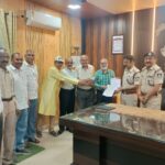 seoni-police-pensioners-protest-false-fir-retired-dsp-bharat-singh-chouhan