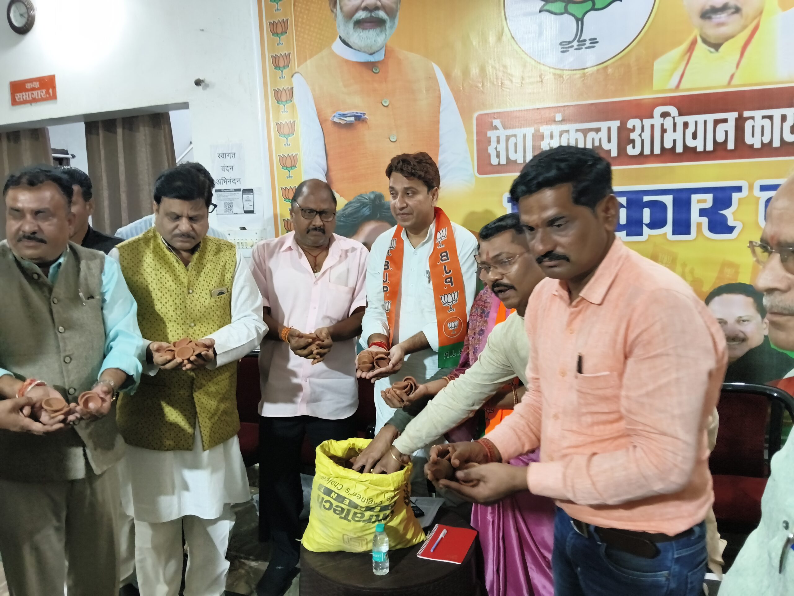 प्रधानमंत्री नरेंद्र मोदी के देश सेवा के सफल 25 वर्ष पूर्ण होने पर पूरे देश में 17 सितंबर से सेवा संकल्प अभियान का श्रीगणेश*